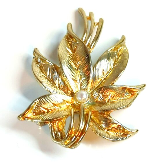 H&M Jewelry - Vintage H&M Gold-Tone Leaf Brooch Pin With Faux Pearl Accent